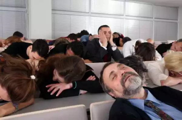 [TIPS] How To Stop Sleeping During Lectures As A Student